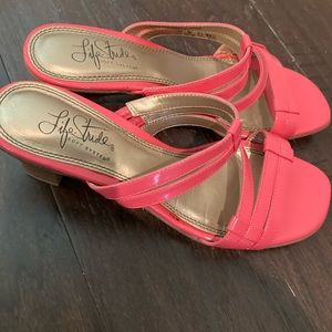 Coral sandals, women’s size 7